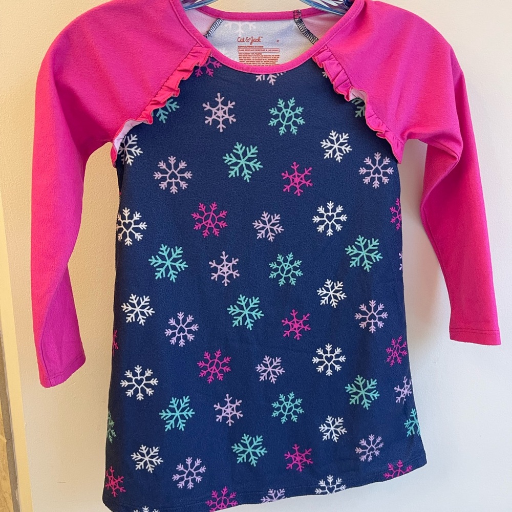 Cat & Jack Toddler Girls 5T Snowflake Flannel Nightgown EUC